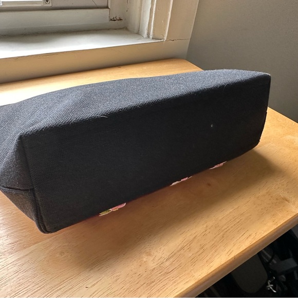 Vintage Red/Black Silk Handbag with Floral Embroidery & chrome handle - Picture 5 of 10